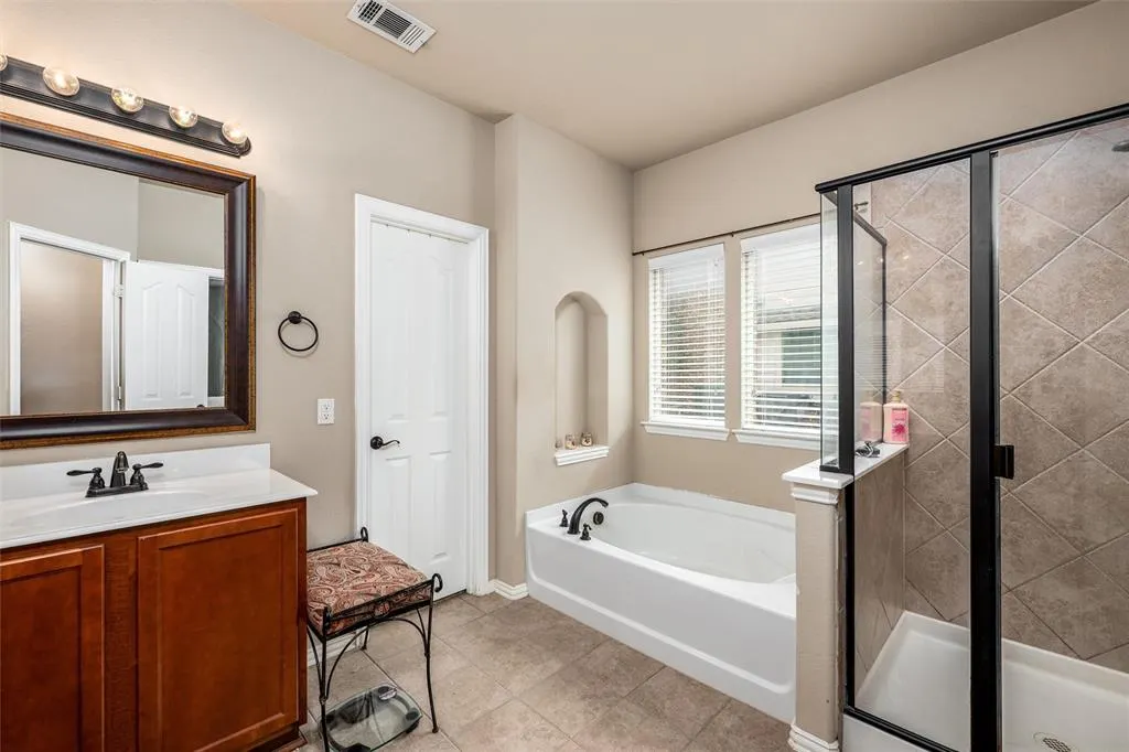 2612 Nocona Way