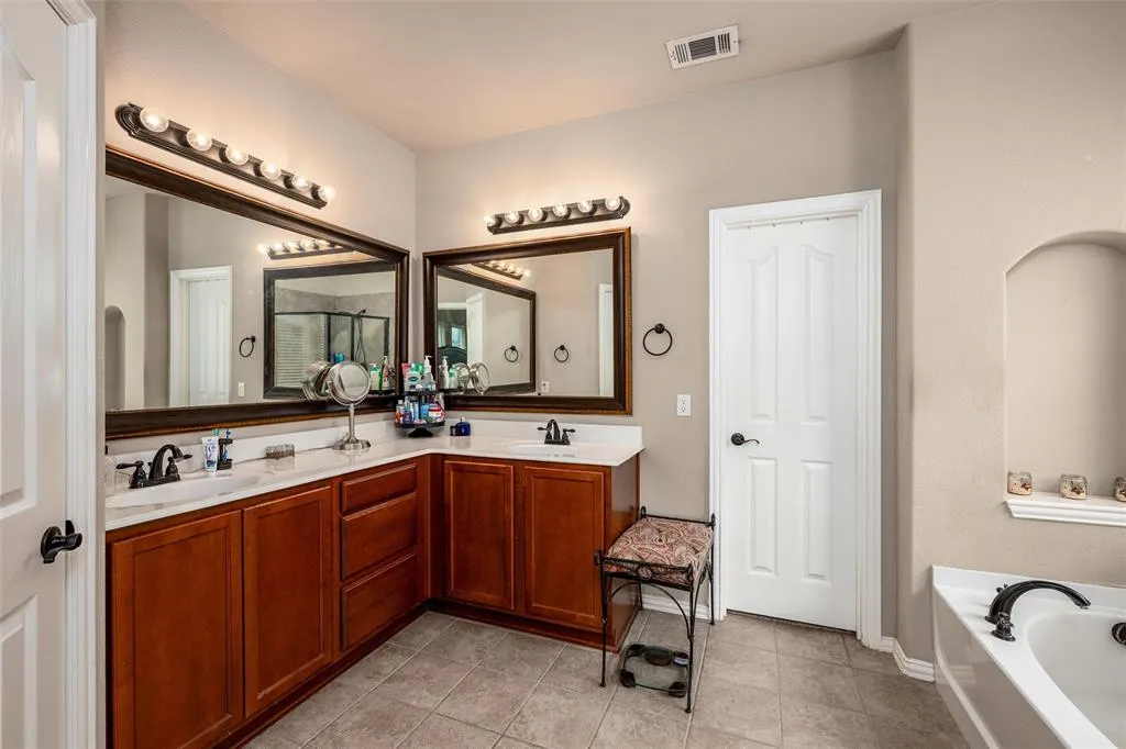 2612 Nocona Way