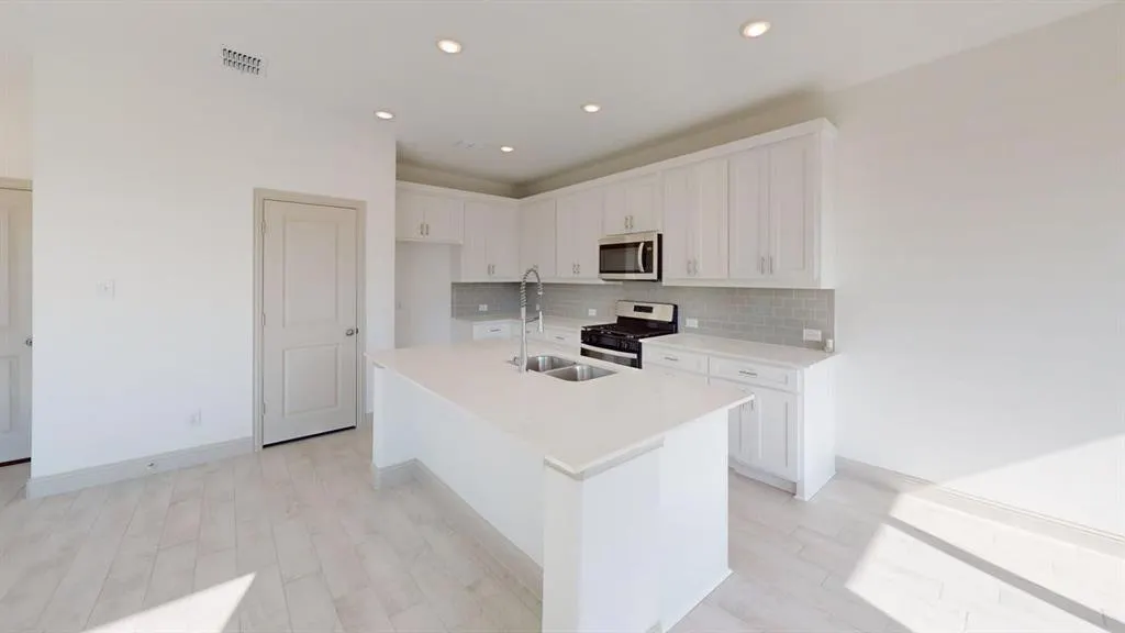 904 Santa Lucia Drive