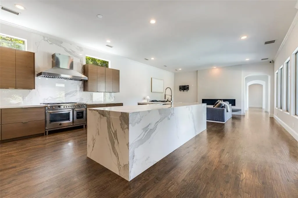 8647 Wingate Drive
