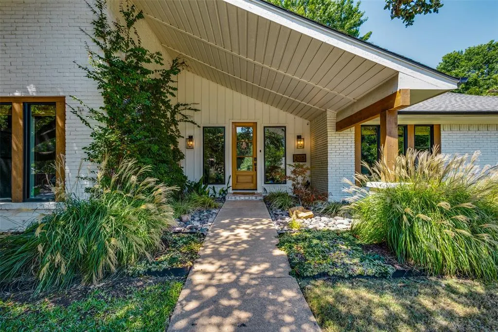 205 Westpark Drive N