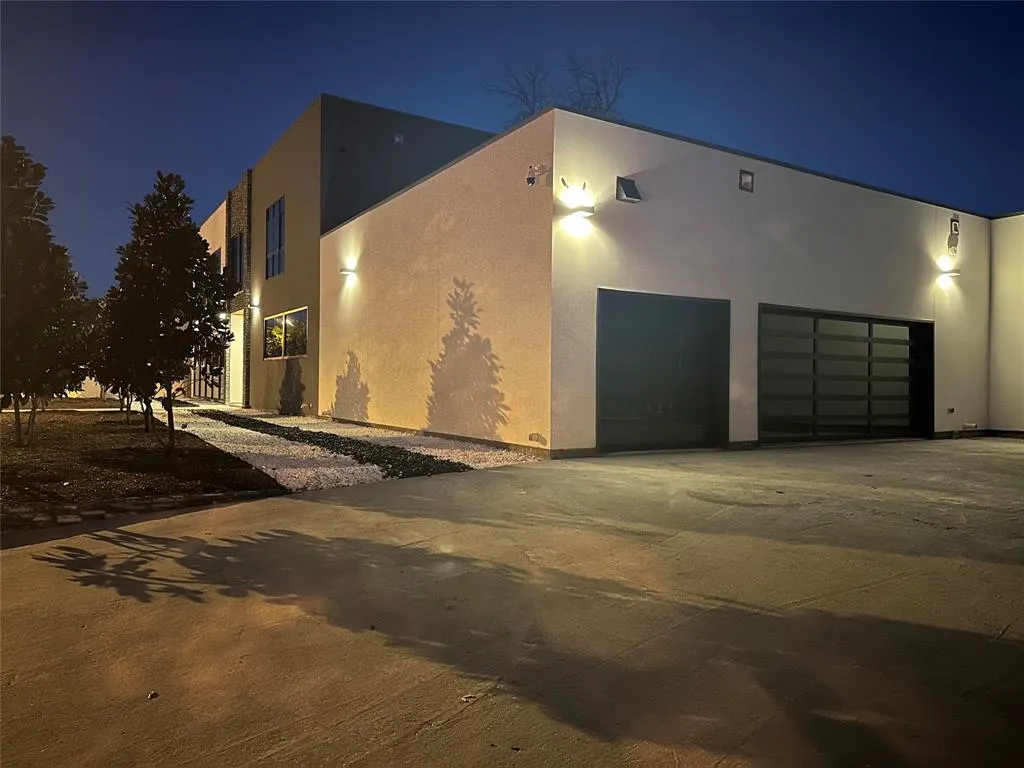 6218 Walnut Hill Lane