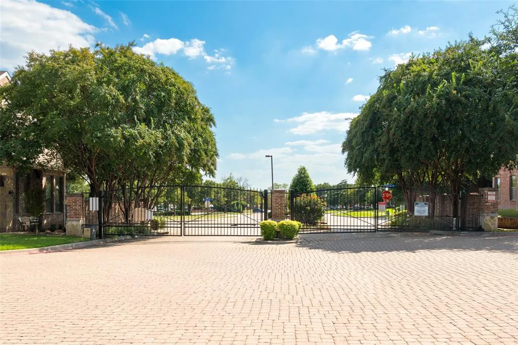 2115 Grove Park Lane