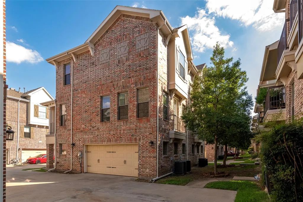 2115 Grove Park Lane