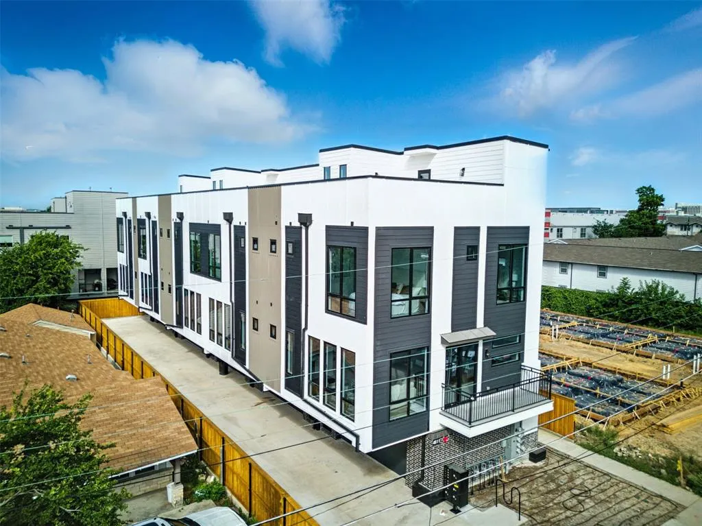 4611 Fairmount Street, #102