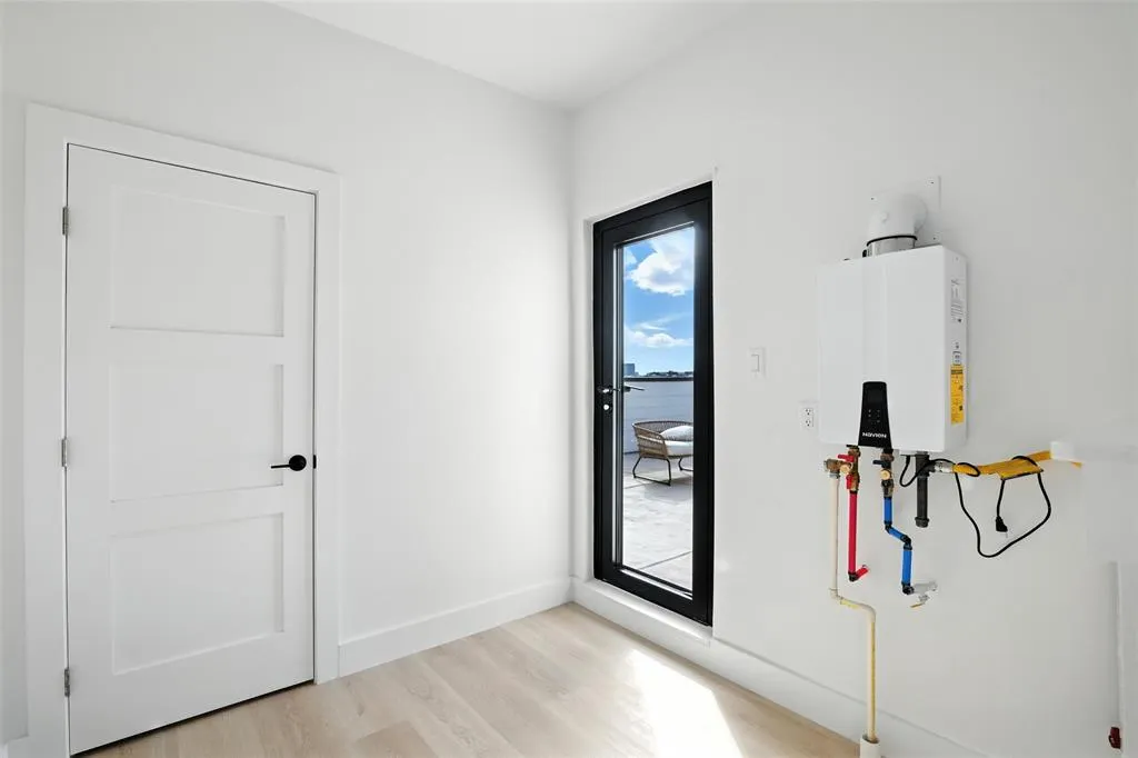 4611 Fairmount Street, #102