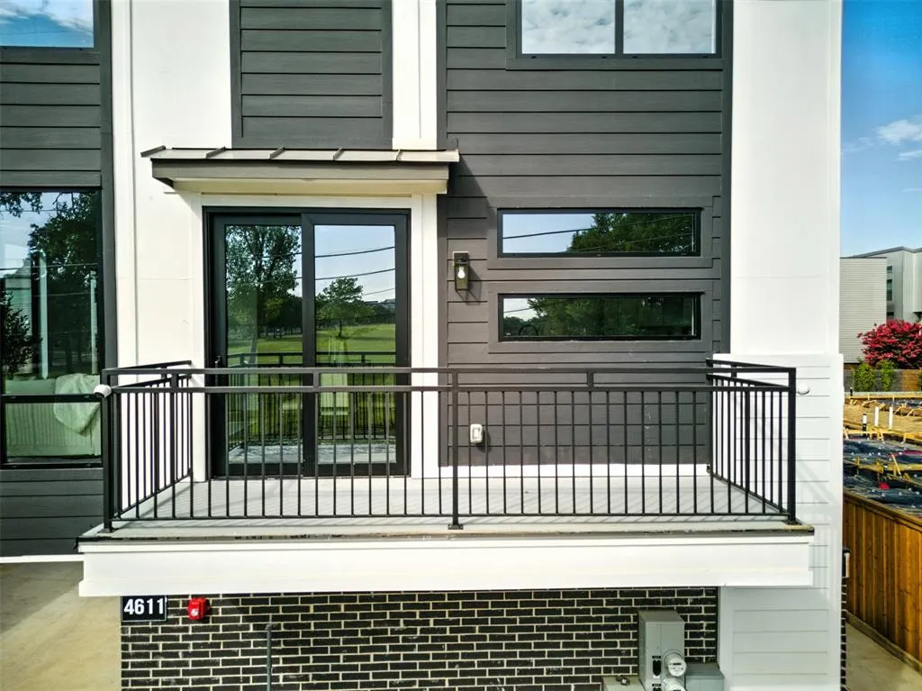 4611 Fairmount Street, #102