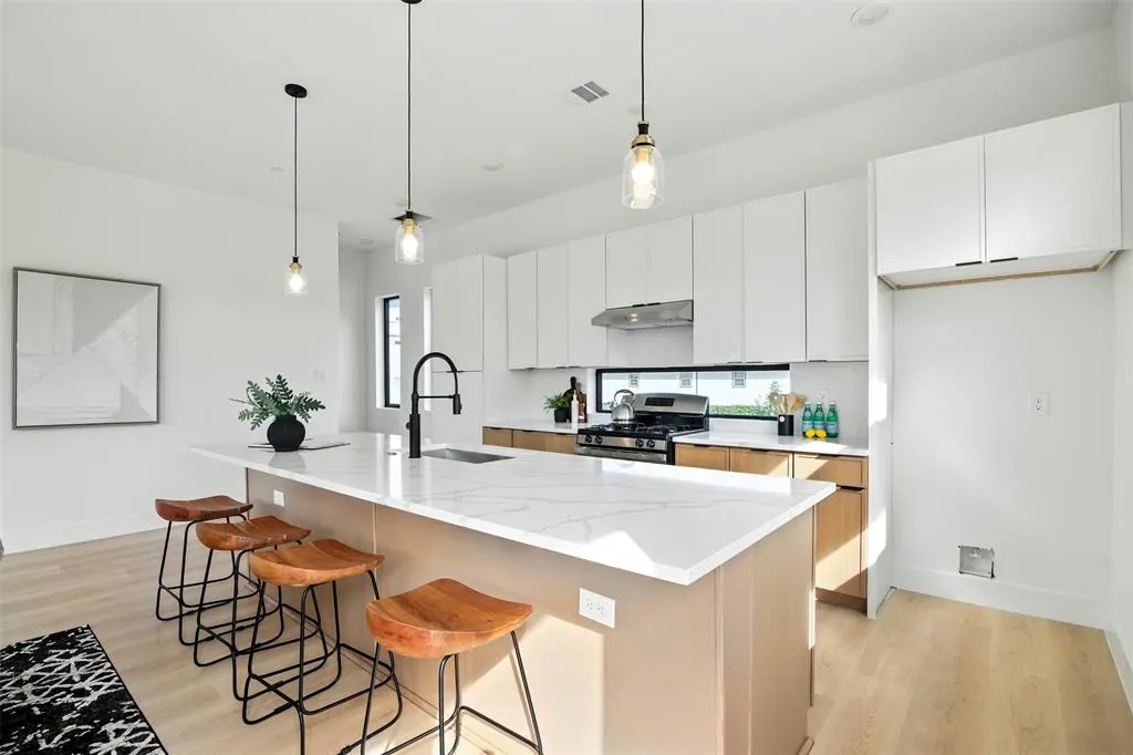 4611 Fairmount Street, #102