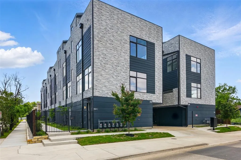 430 E 8th