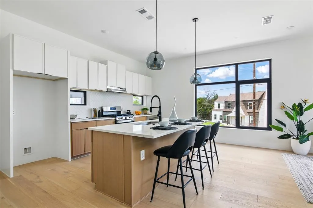 430 E 8th