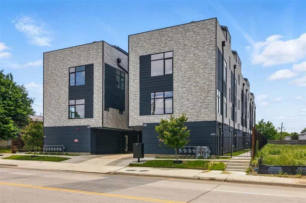 430 E 8th