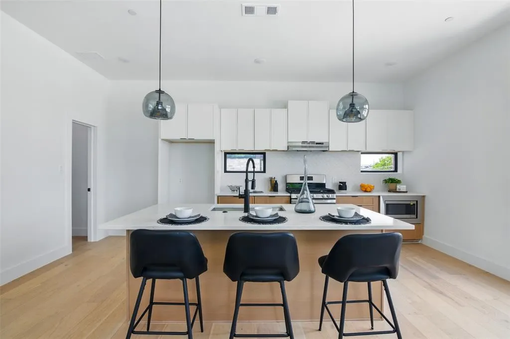 430 E 8th