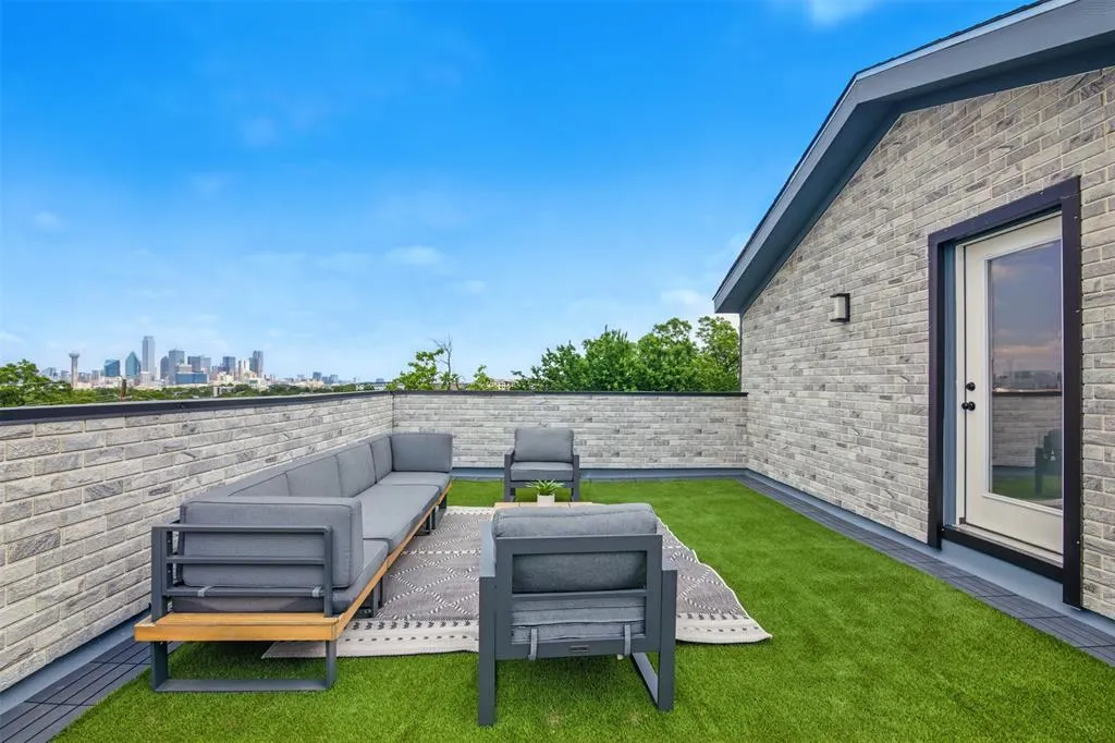 430 E 8th