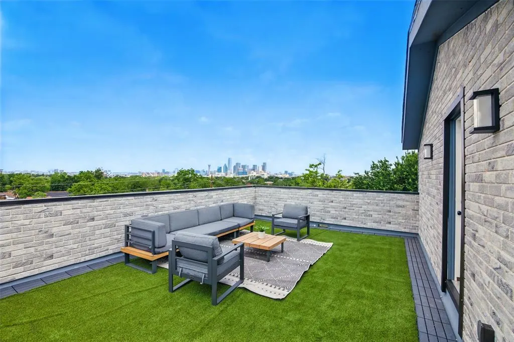 430 E 8th