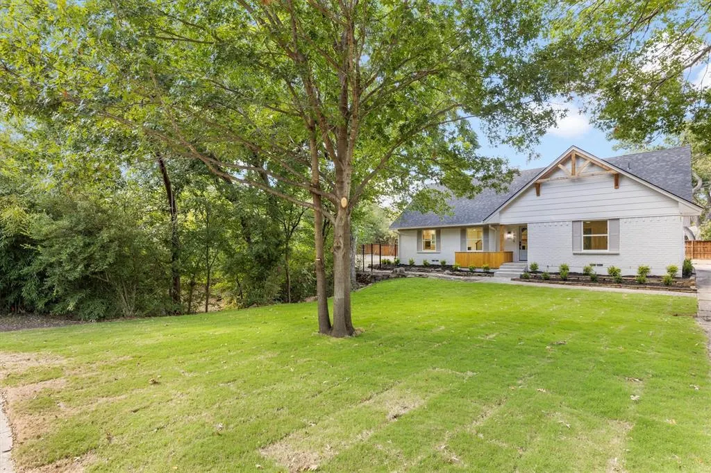 2629 W Prairie Creek Drive