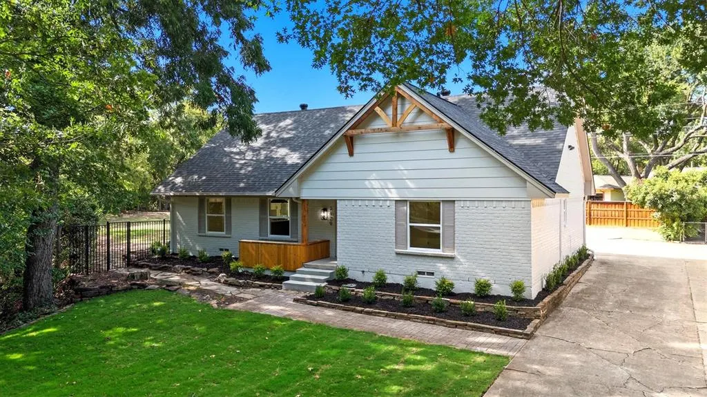 2629 W Prairie Creek Drive