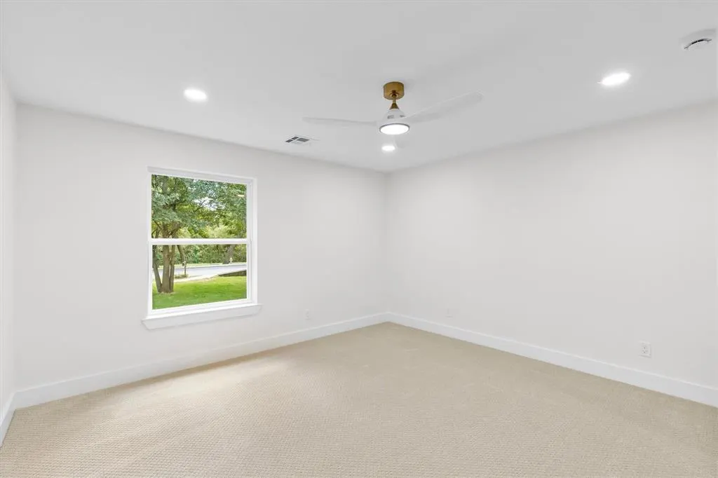 2629 W Prairie Creek Drive