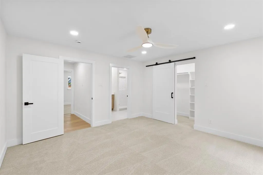 2629 W Prairie Creek Drive