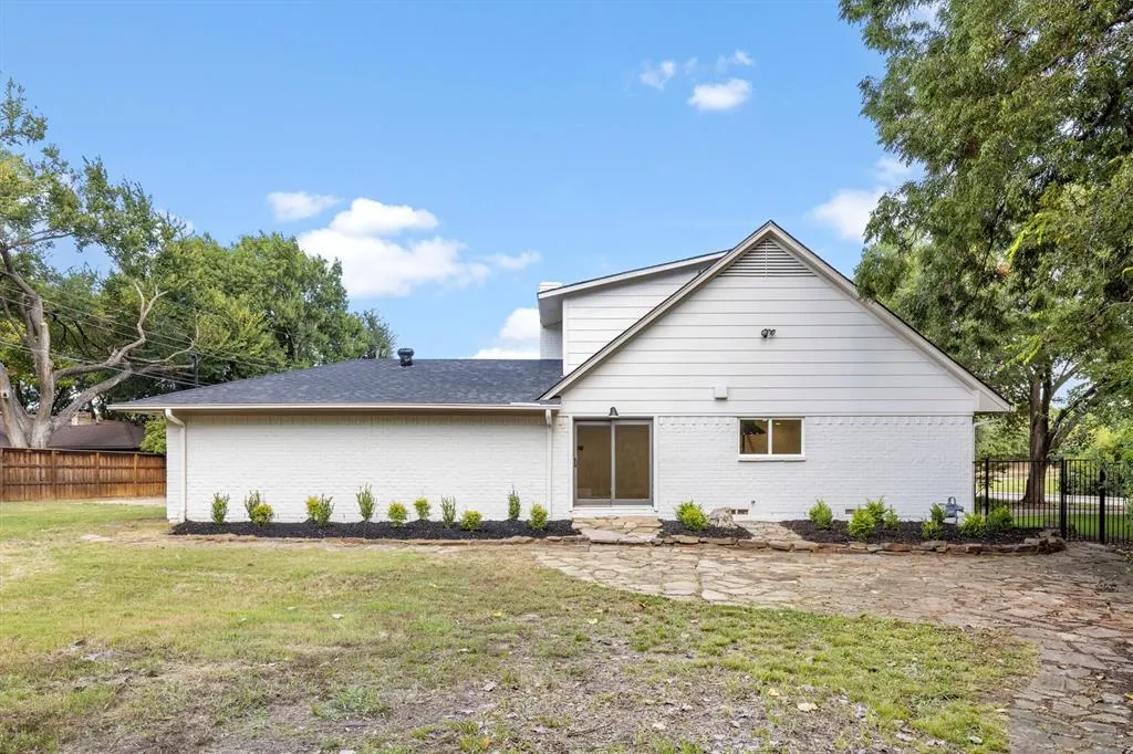 2629 W Prairie Creek Drive