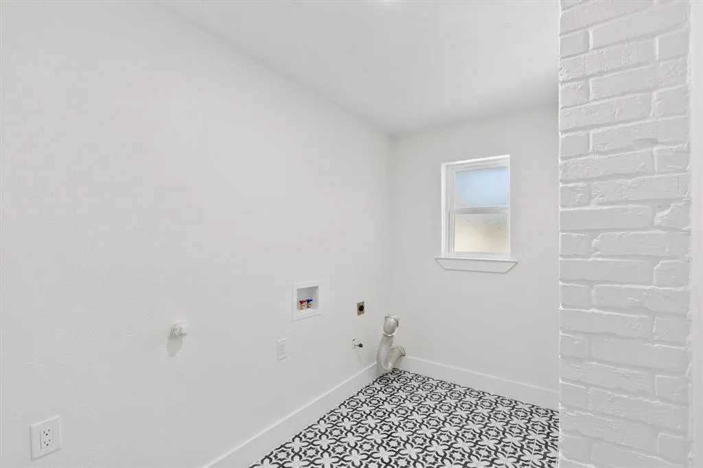 2629 W Prairie Creek Drive