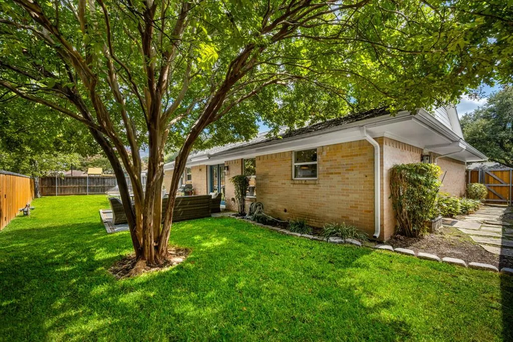 9536 Larchwood Drive
