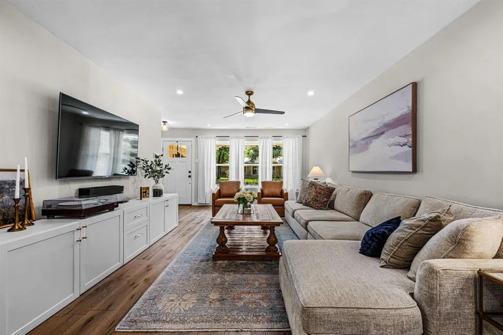 9536 Larchwood Drive