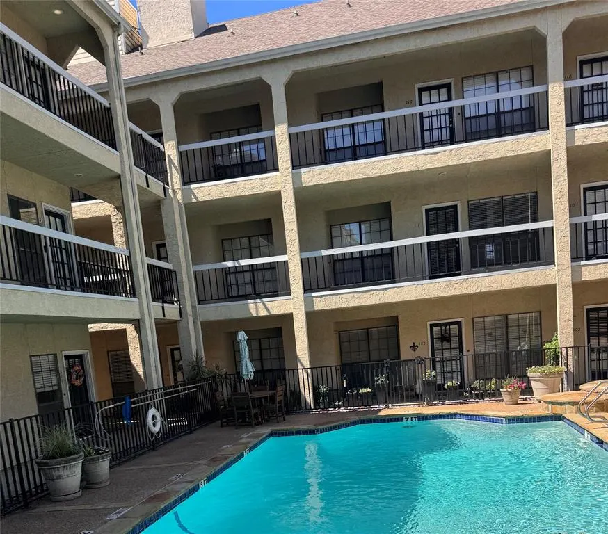 4800 W Lovers Lane, #212