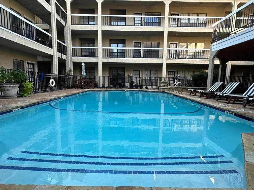 4800 W Lovers Lane, #212