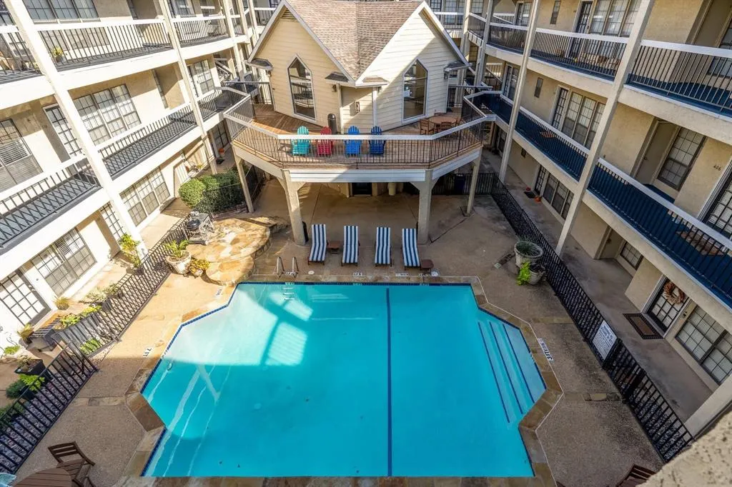 4800 W Lovers Lane, #212