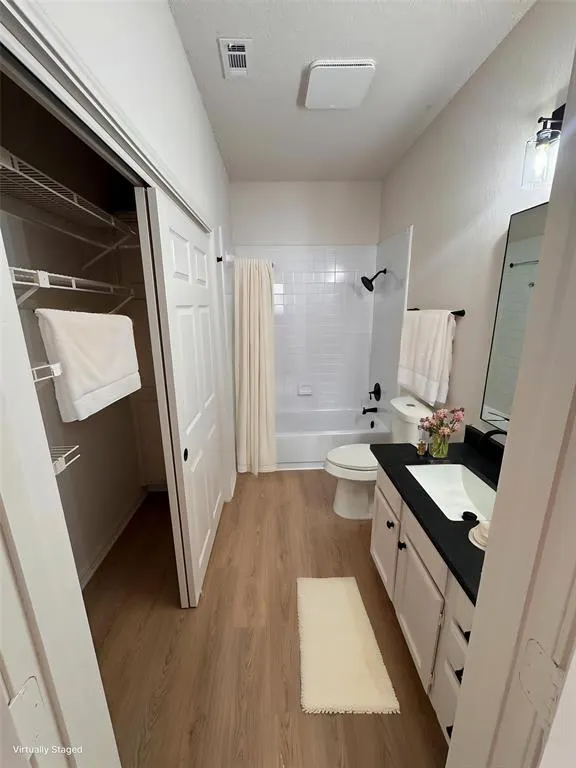 4800 W Lovers Lane, #212