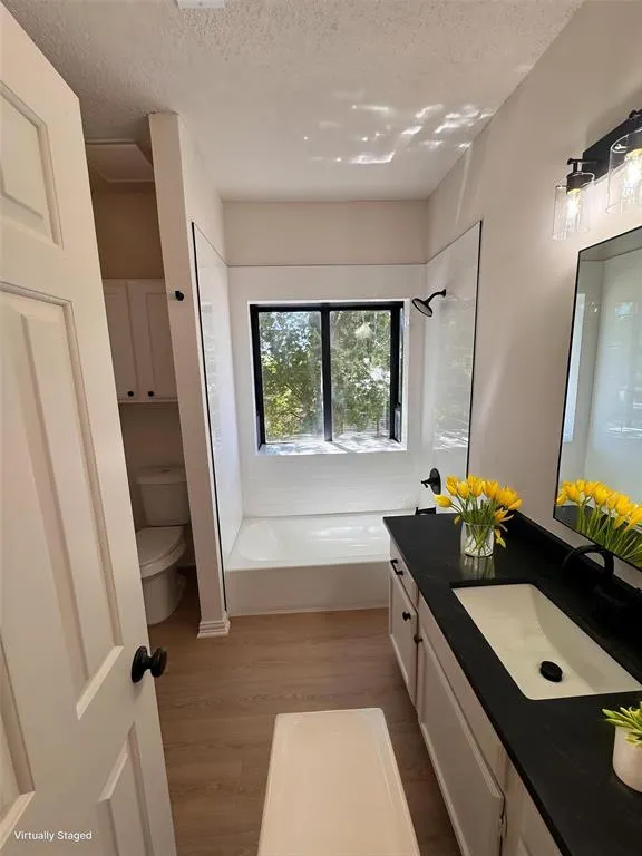 4800 W Lovers Lane, #212