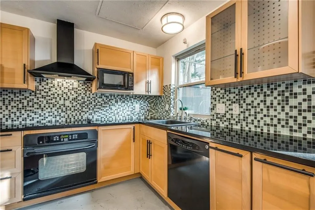 4229 Cole Avenue, #105