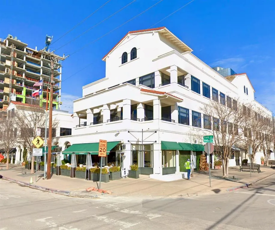 4229 Cole Avenue, #105