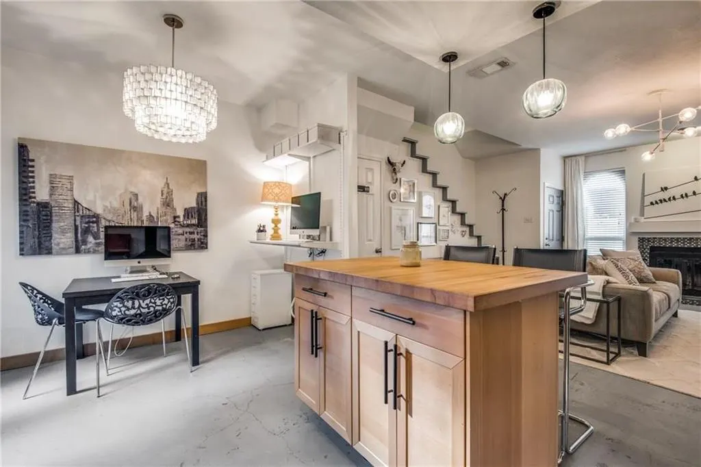 4229 Cole Avenue, #105