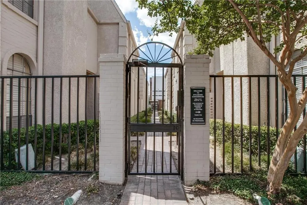 4229 Cole Avenue, #105