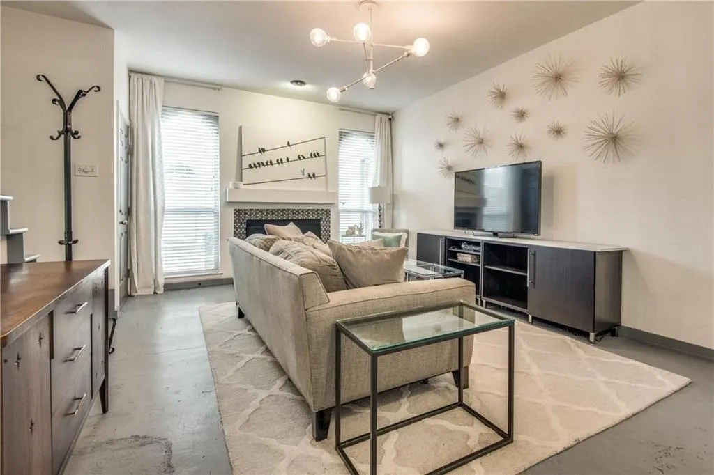 4229 Cole Avenue, #105
