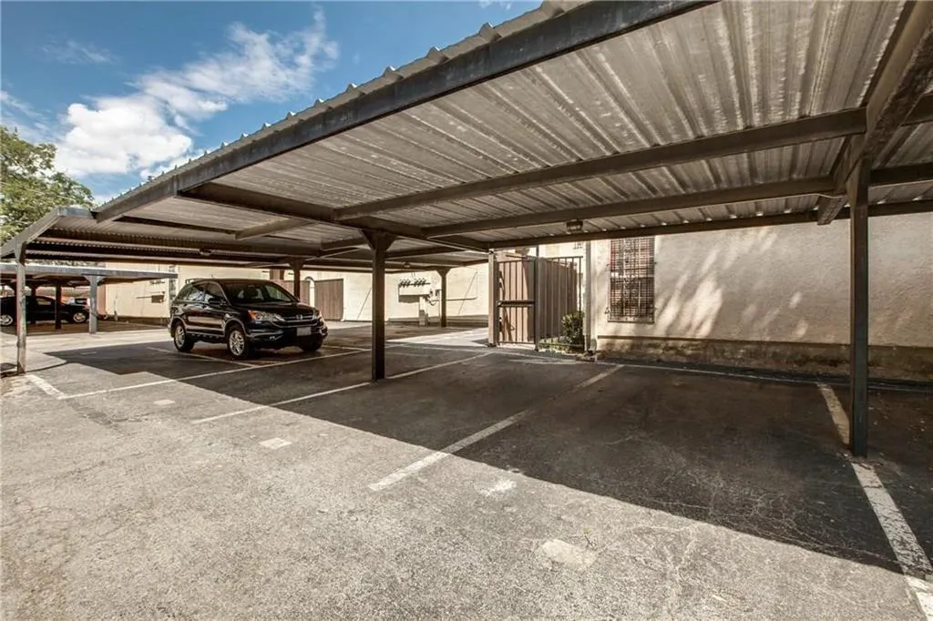 4229 Cole Avenue, #105