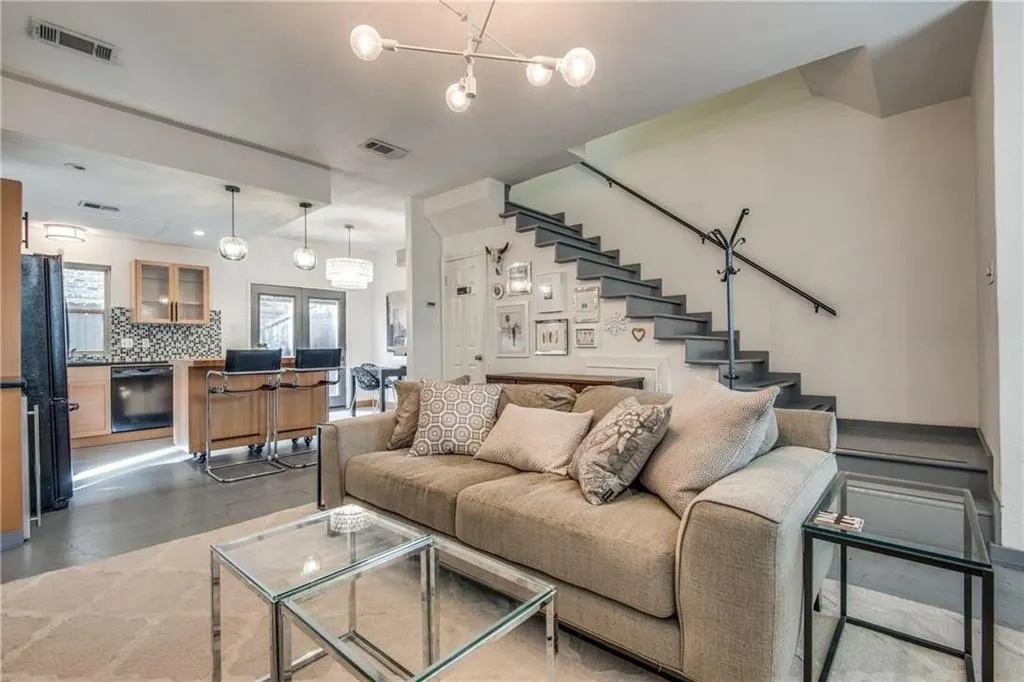 4229 Cole Avenue, #105
