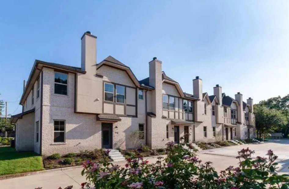 8714 Tudor Place