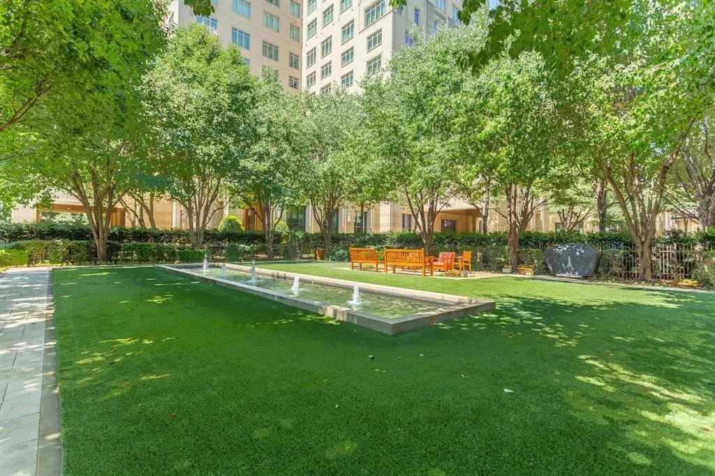 2525 N PEARL Street, #1201