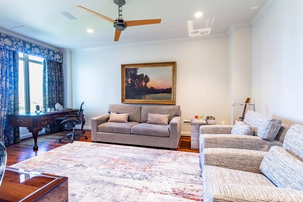 2525 N PEARL Street, #1201