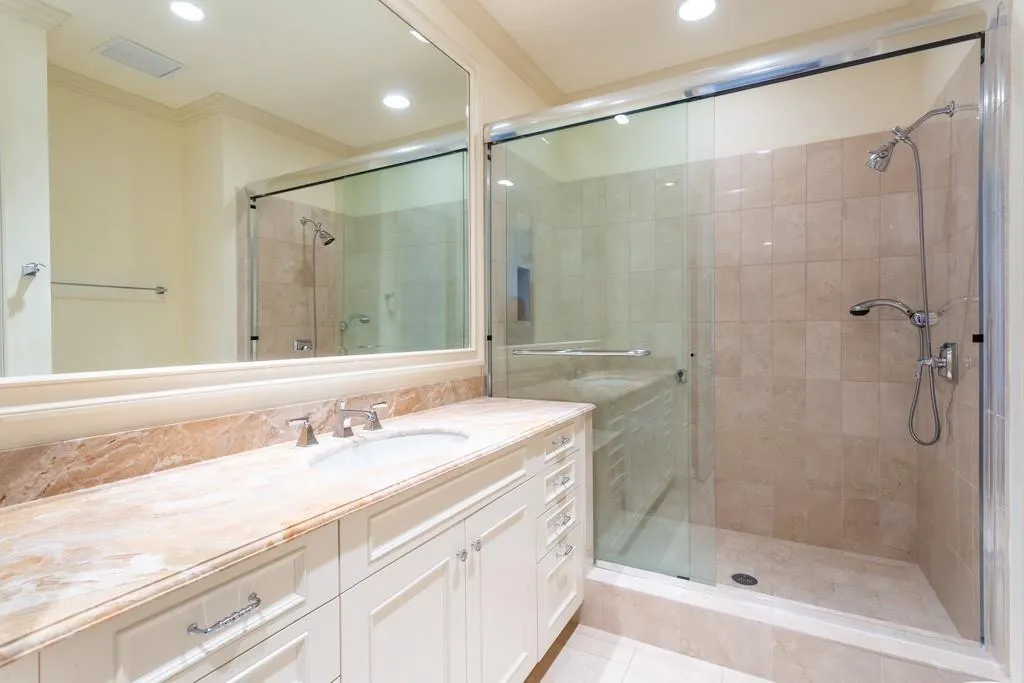 2525 N PEARL Street, #1201