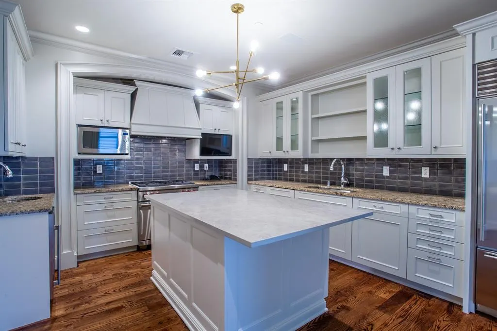 2525 N PEARL Street, #1201