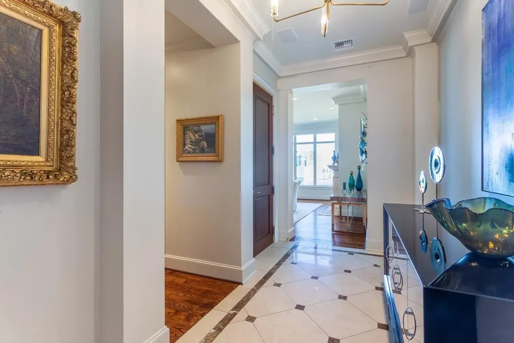 2525 N PEARL Street, #1201