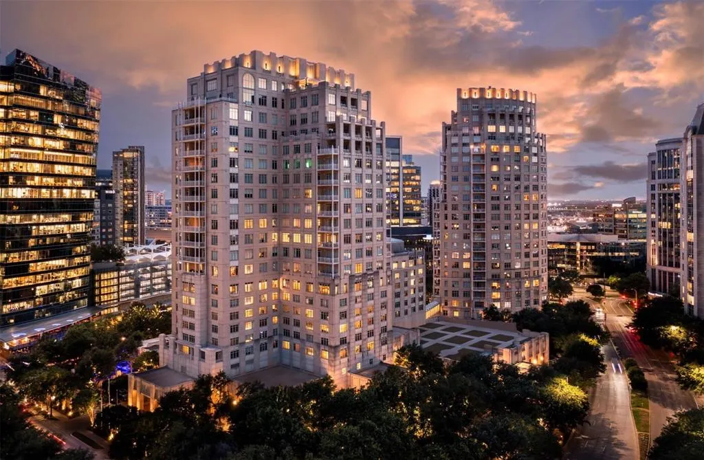 2525 N PEARL Street, #1201