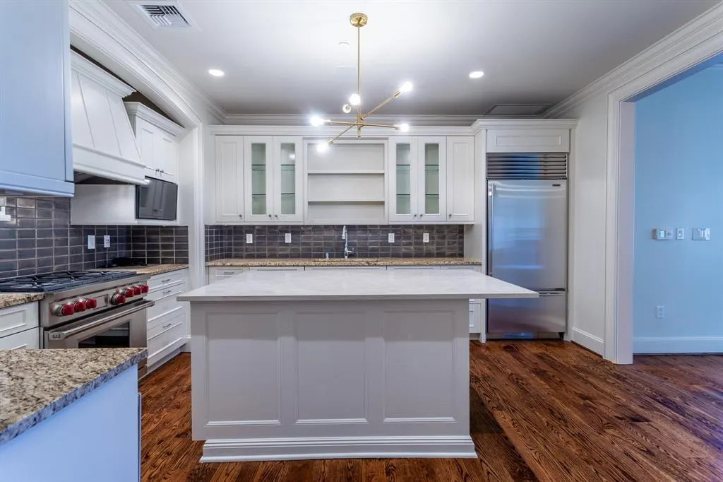 2525 N PEARL Street, #1201