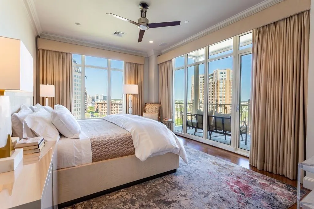 2525 N PEARL Street, #1201