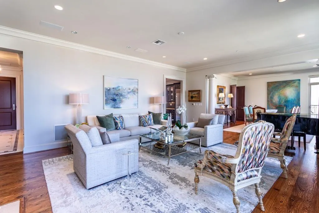 2525 N PEARL Street, #1201