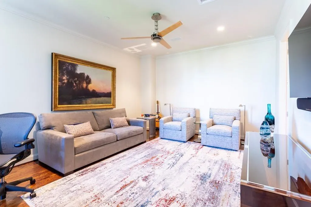 2525 N PEARL Street, #1201