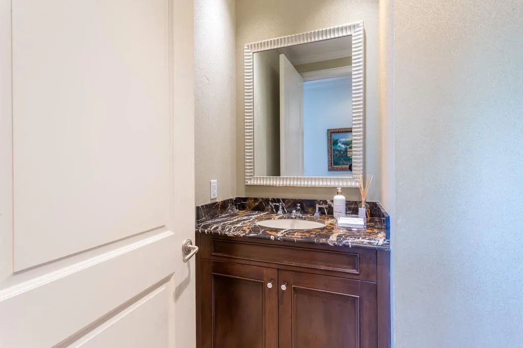 2525 N PEARL Street, #1201